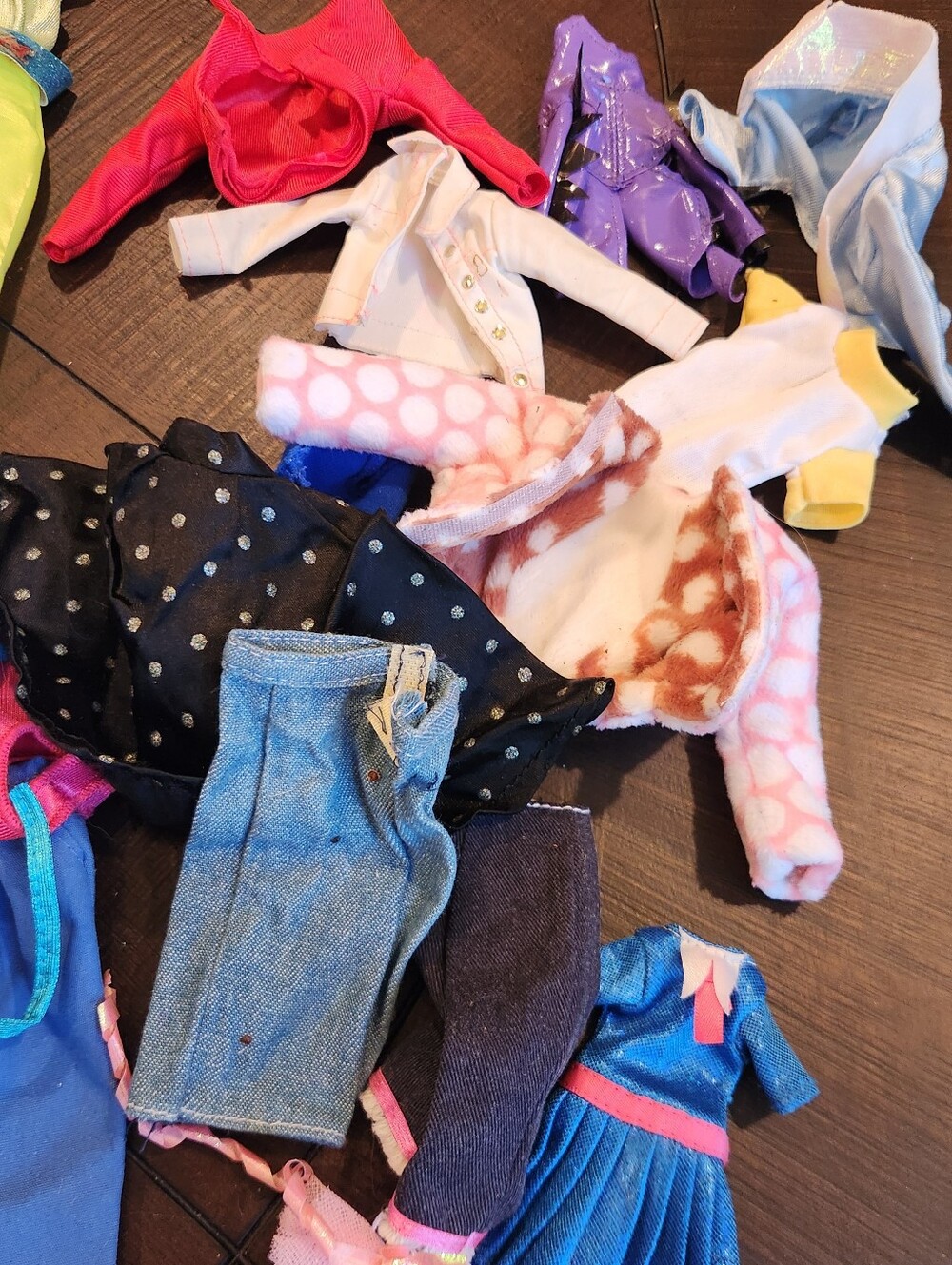 Barbie And Skipper New And Used Clothing And Accessories Huge Lot - Picture 7 of 10